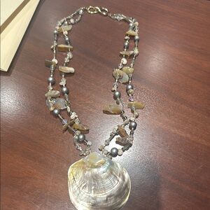 Elegant Shell Pendant Necklace